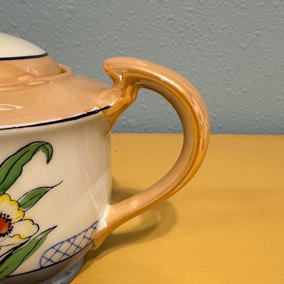 Vintage Porcelain Floral Teapot Gold Trim With Lid - Made In Japan - Picture 4 of 9